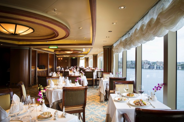 CUNARD Queen Elizabeth Queens Grill 1.jpg
